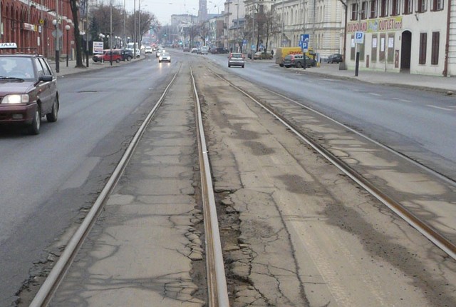 Torowisko na wysokości zamku remontowała kilka miesięcy temu prywatna firma. Teraz wygląda ono tak...