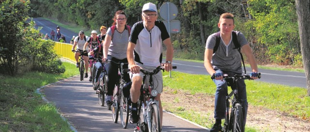 Jak na rodzinny rajd rowerowy przystało, uczestniczyli w nim młodsi i najstarsi mieszkańcy naszego miasta. Po raz kolejny Sport połączył pokolenia
