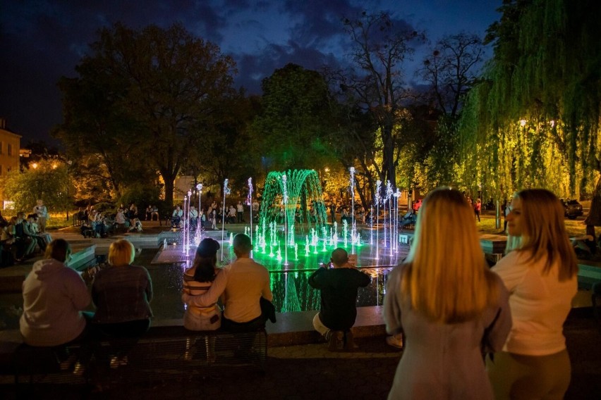 Multimedialna fontanna na placu przed Filharmonią Pomorską w...