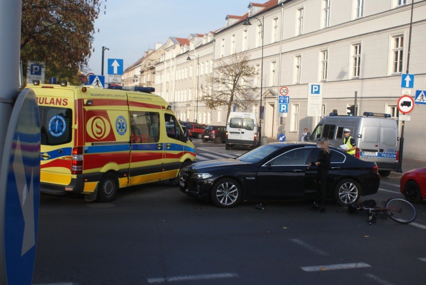 Wypadek w Kaliszu. Potrącenie rowerzysty na Rogatce. ZDJĘCIA