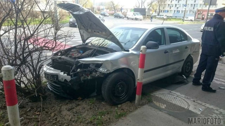 Wypadek na placu Konstytucji 3 Maja w Opolu. Zderzyły się dwa samochody 