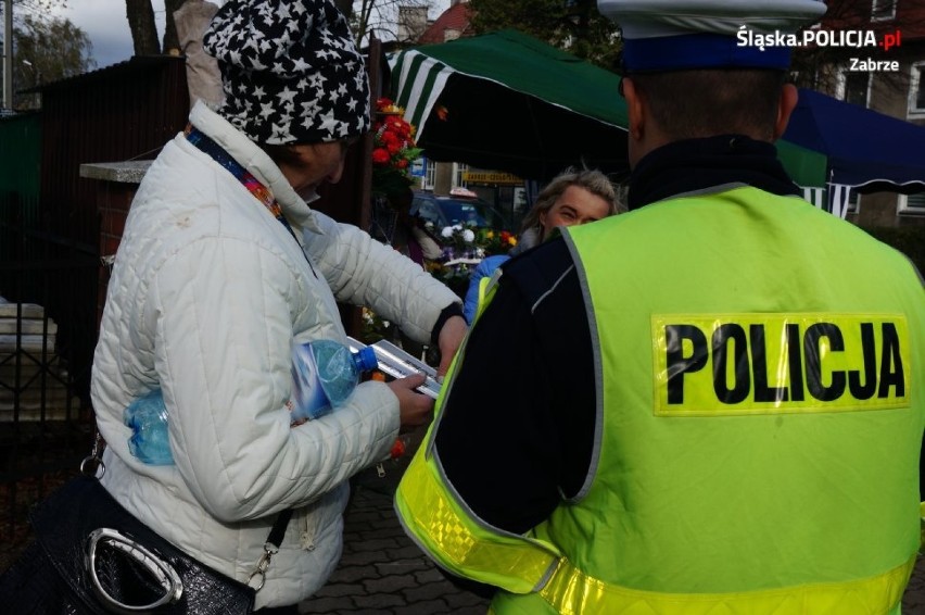 Na zdjęciach policjanci z Zabrza podczas akcji "ZNICZ 2017".