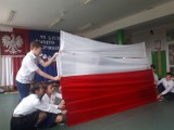 Święto Niepodległości 2021. Uroczysty apel w Szkole Podstawowej w Wilamowie w gminie Uniejów ZDJĘCIA