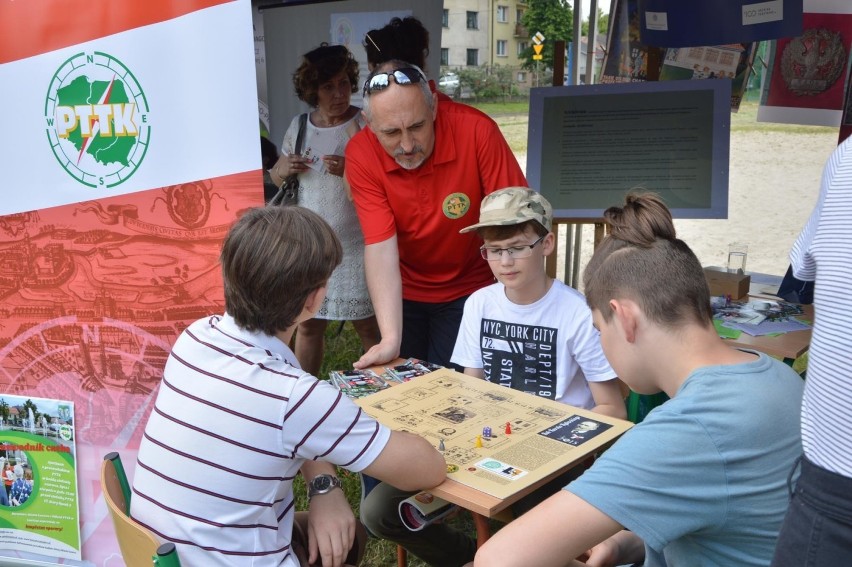 II Mały Piknik Naukowy w I Liceum Ogólnokształacącym w Łowiczu [Zdjęcia]