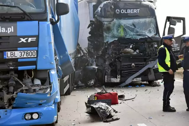 Śmiertelny wypadek na autostradzie A4, droga jest nieprzejezdna.