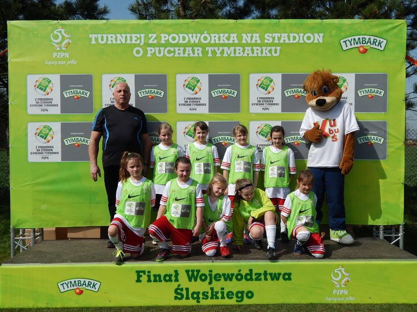 Dziewczęta Herkulesa Kochanowice z brązem w turnieju "Z podwórka na stadion o Puchar Tymbarku" FOTO