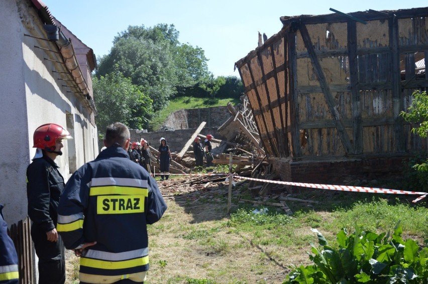 Krzepów: Zawaliła się stodoła [FOTO]