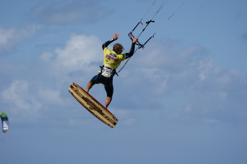 Łeba: Najlepsi kitesurferzy walczyli w Łebie o najlepsze lokaty [GALERIA ZDJĘĆ]