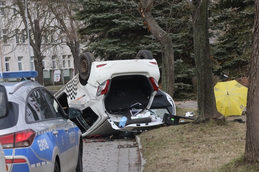 Wypadek na ulicy Słubickiej, ranny instruktor nauki jazdy odwieziony do szpitala
