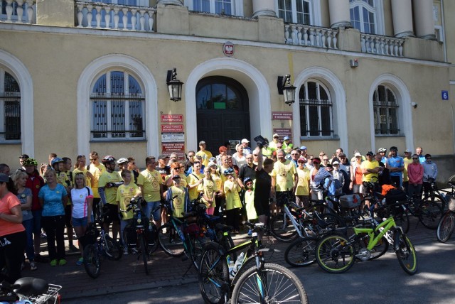 Spod siedziby starostwa 18 czerwca ruszył  rajd rowerowy powiatu skierniewickiego, zorganizowany przez władze powiatu z okazji 150-lecia powiatu skierniewickiego oraz wydania przewodnika :Najpiękniejsze trasy rowerowe powiatu skierniewickiego”. 102 uczestników rajdu dotrze do Bolimowa, a stamtąd do ośrodka Sosenka, gdzie rajd zakończy się piknikiem.