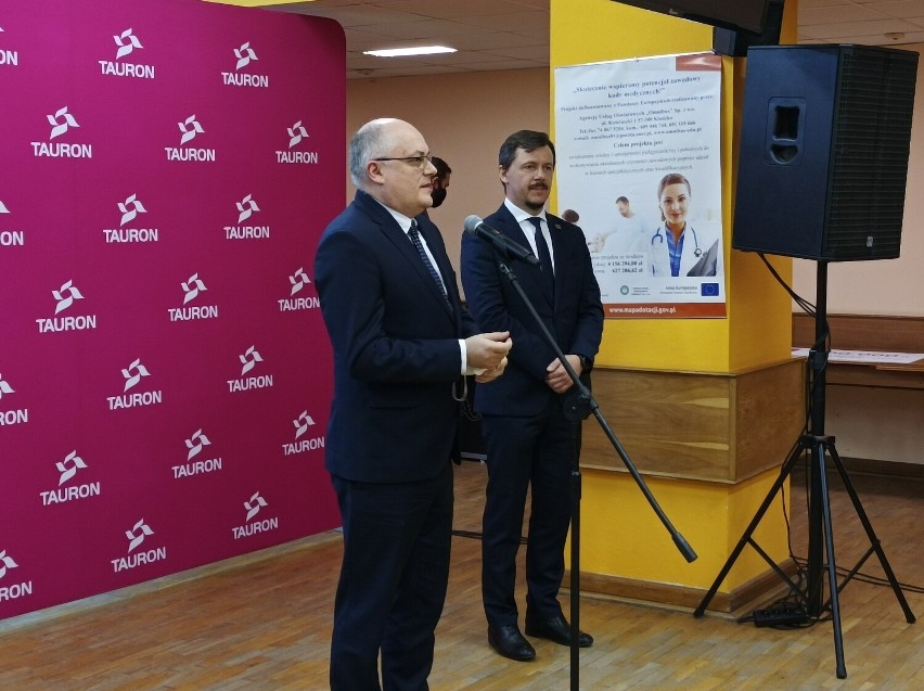 Tauron przekazał 100 000 zł na zakup lamp do sal operacyjnych w szpitalu w Jeleniej Górze