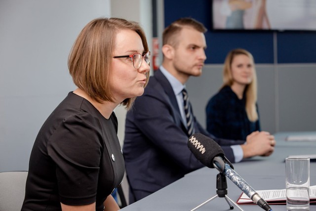 Wałbrzyska Strefa będzie wspierać talenty uczniów szkół w Wałbrzychu i okolicy. Od lewej: Anna Mazurkiewicz, prezes Fundacji Talentów, Piotr Wojtyczka prezes WSSE Invest Park i Katarzyna Doszczak-Fuławka, członek zarządu Fundacji.