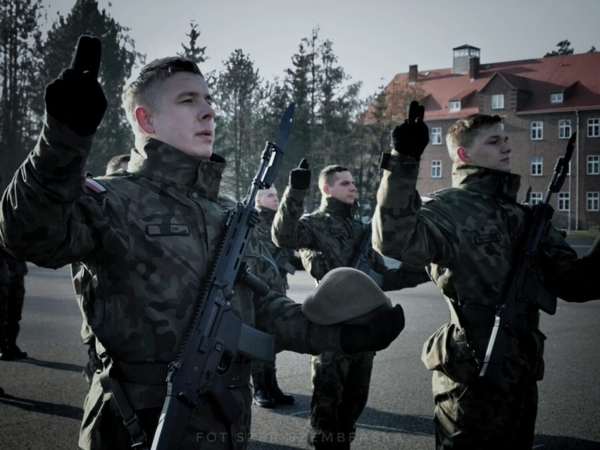 Nowi żołnierze w wielkopolskiej brygadzie WOT. Blisko 70 terytorialsów po przysiędze!