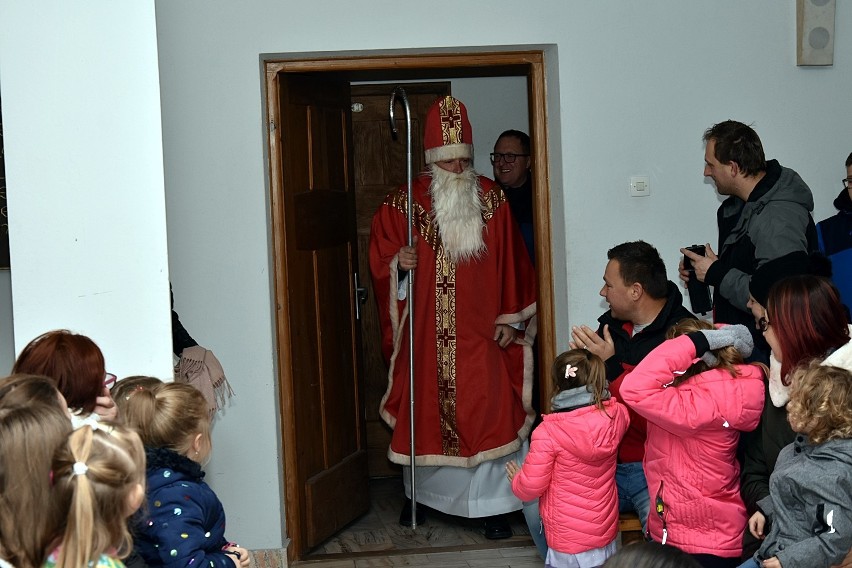 Mikołaj zawitał do Moszczenicy. Było wiele prezentów i radości