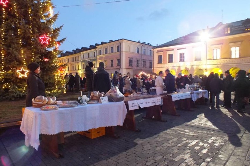 Tak wyglądały Wigilie Miejskie w Zamościu. Sprawdź czy rozpoznasz siebie na archiwalnych zdjęciach?