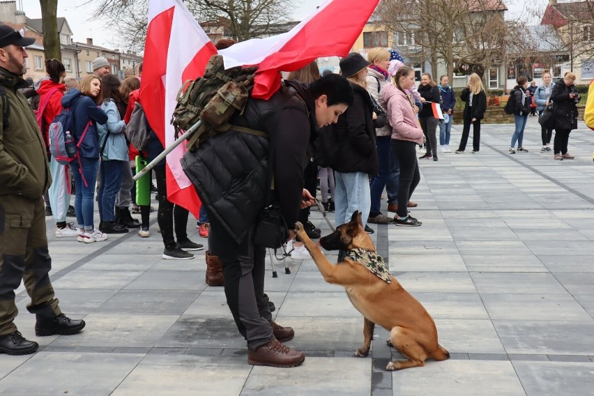 Za nami pierwszy dzień największego w Polsce historycznego rajdu! Uczestnicy przeszli 19 kilometrów