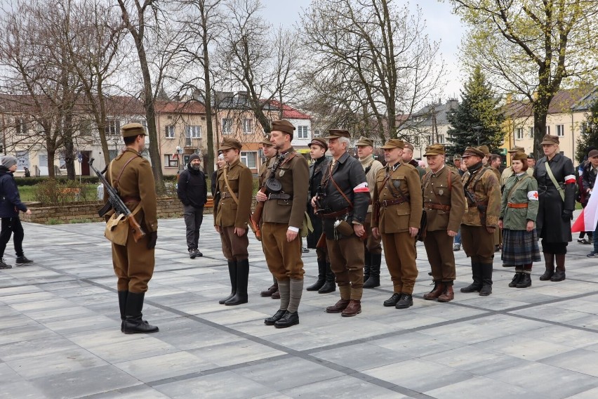 Za nami pierwszy dzień największego w Polsce historycznego rajdu! Uczestnicy przeszli 19 kilometrów