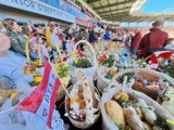 Wielka Sobota w Sercu Łodzi. Kibice Widzewa święcili koszyczki na stadionie swojego klubu ZDJĘCIA