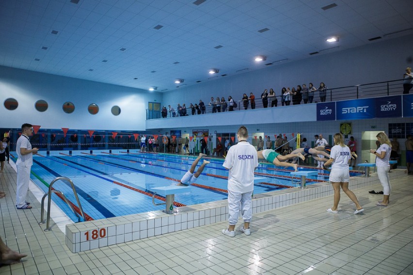 WOŚP 2018 w Tarnowie. Serduszkowe zawody pływackie [ZDJĘCIA]