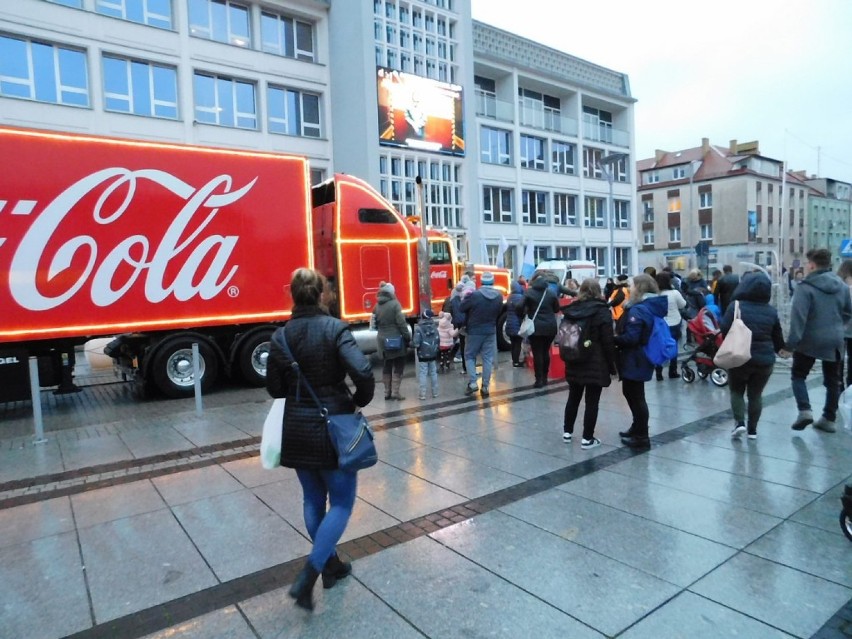 Świąteczna ciężarówka Coca-Cola 2017 w Koszalinie [zdjęcia]