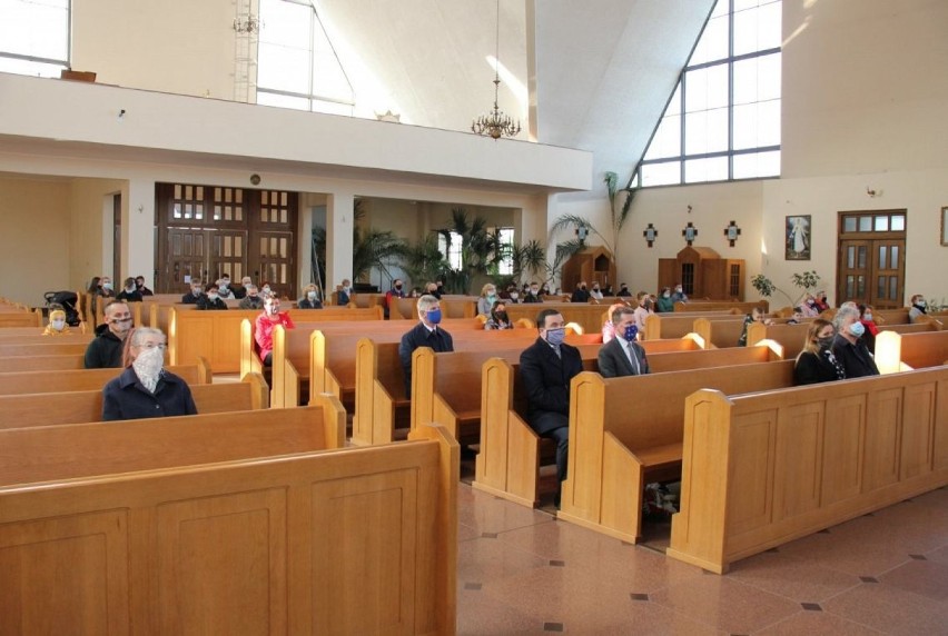 Lębork. W kościele na os. Sportowa władze samorządowe oddały hołd żołnierzom górnikom
