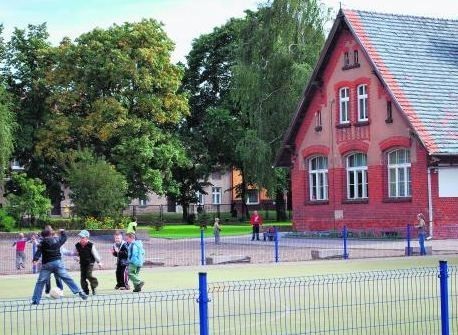 Obok podstawówki na rynku zaborowskim ma stanąć ,,zabytkowa&#8221; sala gimnastyczna