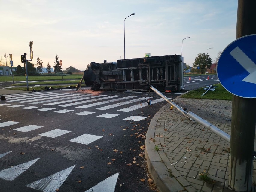 Wypadek busa i osobówki na ul. Hutniczej w Lubinie