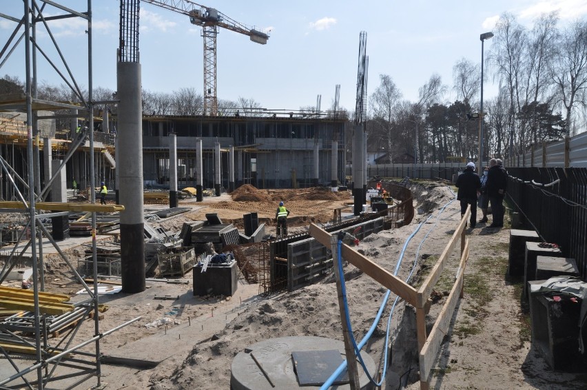 Muzeum w Łebie rośnie w oczach. Plac budowy odwiedzili samorządowcy 