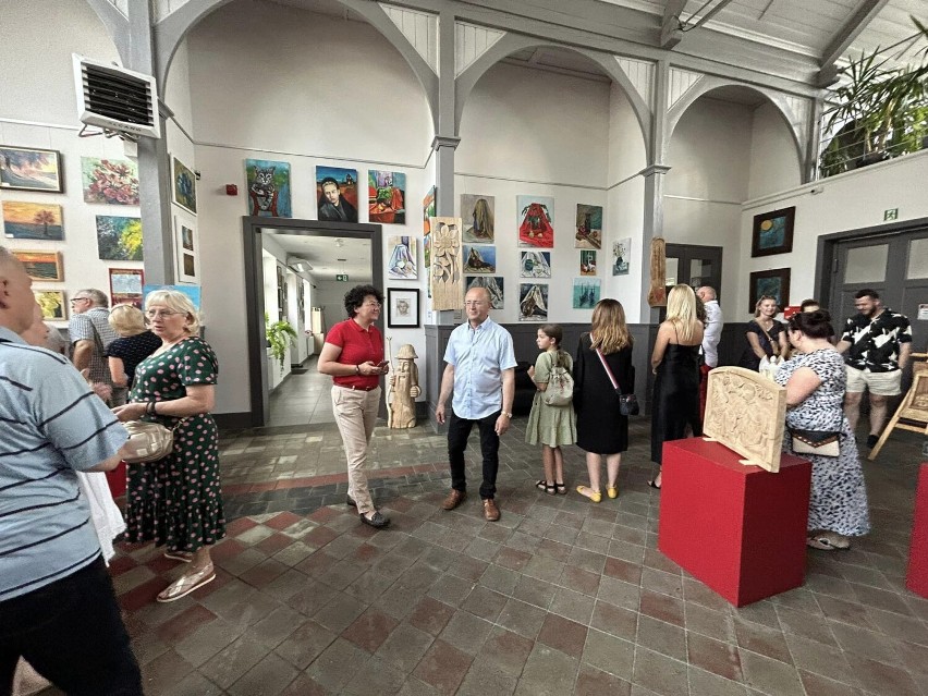 Otwarto wystawę prac uczestników warsztatów na Dworcu Kulturalnym Wieluń Dąbrowa. W piątek 23 czerwca dzień otwarty placówki PROGRAM