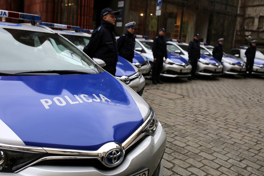 Miasto dofinansowało zakup nowych samochodów dla policji [ZDJĘCIA]