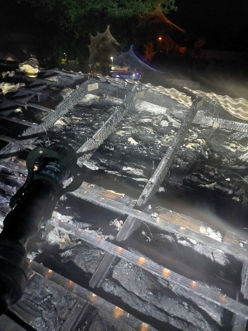 Pożar magazynu materiałów budowlanych w Dolicach. Ogromne straty i apel strażaków o pomoc!