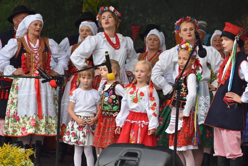 Zespół Pieśni i Tańca "Bratkowie" z Monowic w Oświęcimiu...