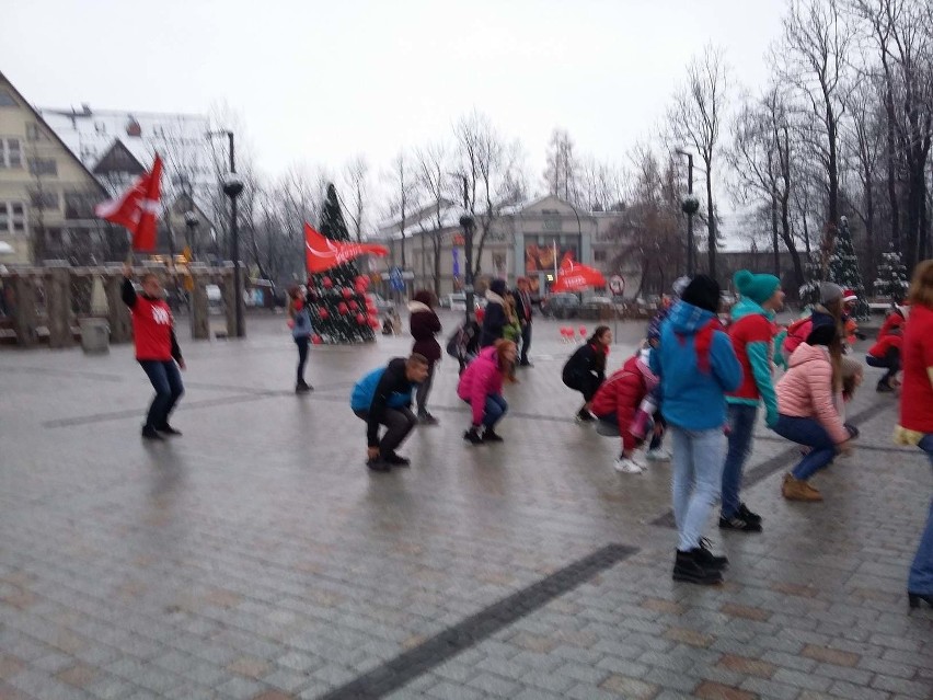 Zakopane: Tańczyli zumbę, by promować „Paczkę” [ZDJĘCIA]