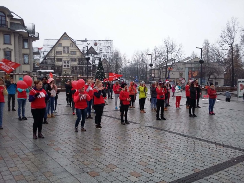 Zakopane: Tańczyli zumbę, by promować „Paczkę” [ZDJĘCIA]