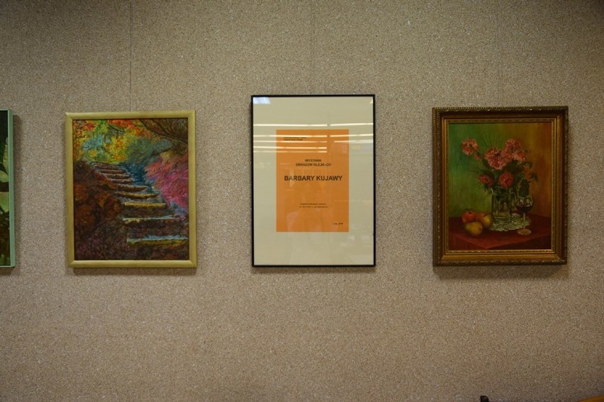 Pniewy. Wystawa obrazów Barbary Kujawy w markecie