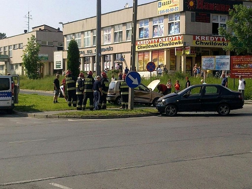 Zderzenie dwóch aut na ul. Szpitalnej w Czeladzi [ZDJĘCIA]