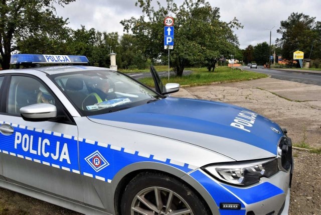 Opole. 56-latek przekroczył dozwoloną prędkość. Mężczyzna pr&oacute;bował przekupić policjant&oacute;w dając im 100 zł &quot;na obiad&quot;. Teraz ma duże kłopoty.