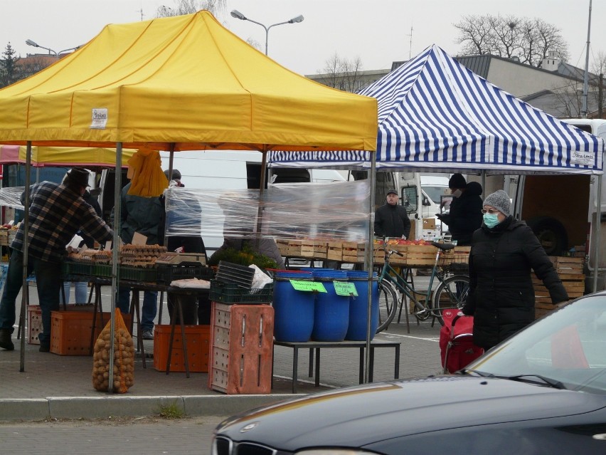 Pabianice Koronawirus. Handlujący na targowiskach zabezpieczeni przed wirusem