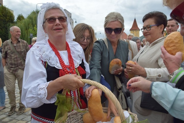 Święto Chleba w Lubinie. Bochenki rozeszły się w mgnieniu oka