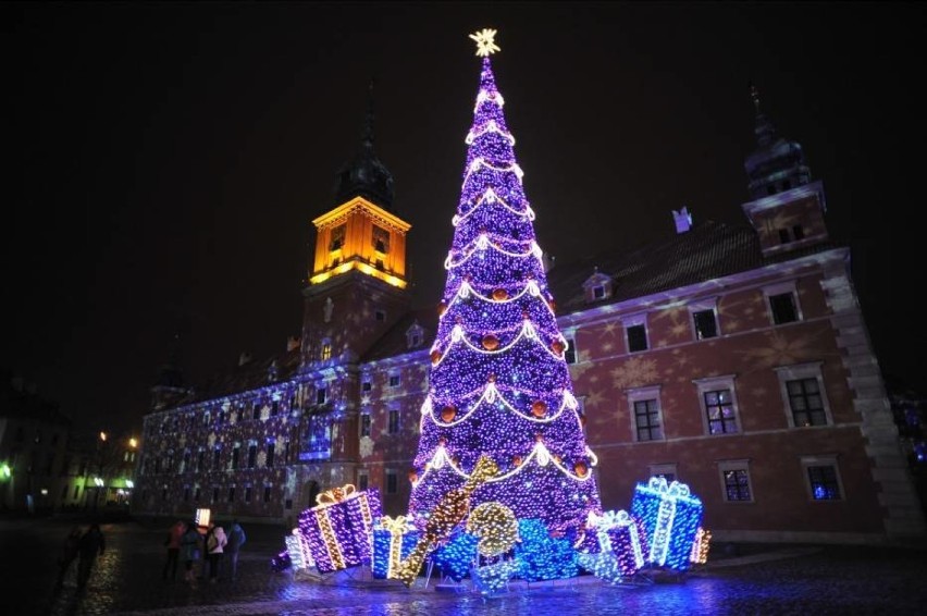Powróciło świąteczne stoisko na Krakowskim Przedmieściu 64....