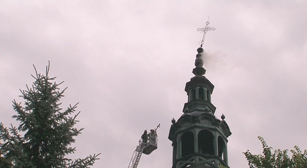 Pożar kościoła w Kłobucku: Kościół nadal bez krzyża