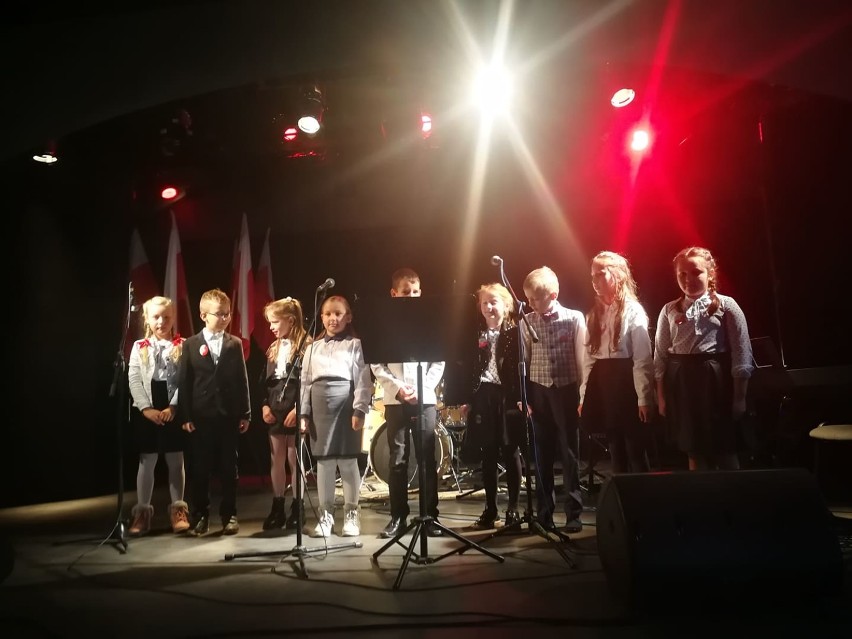 W Młodzieżowym Domu Kultury odbył się  XII Przegląd Piosenki Żołnierskiej i Patriotycznej w Koninie