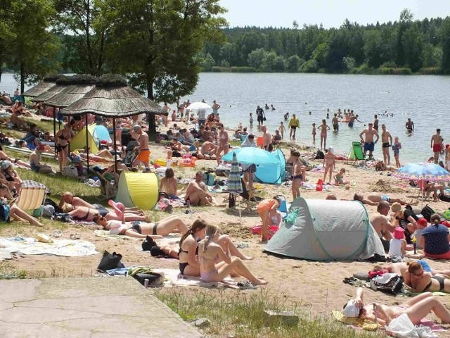 W niedzielę na starachowickich Piachach były nieprzebrane tłumy kapiących się i wypoczywających