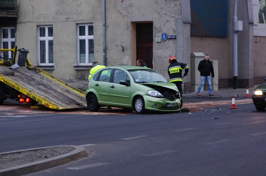 Wypadki w Kaliszu: Zderzenie aut u zbiegu Majkowskiej i alei Wojska Polskiego