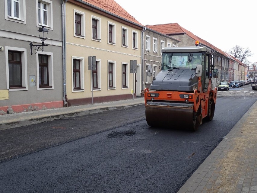 Na remontowanej ulicy 22 Stycznia w Chełmnie ułożono już...