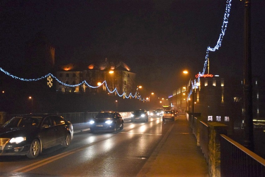 Iluminacje świąteczne będą na moście Piastowskim, przy...