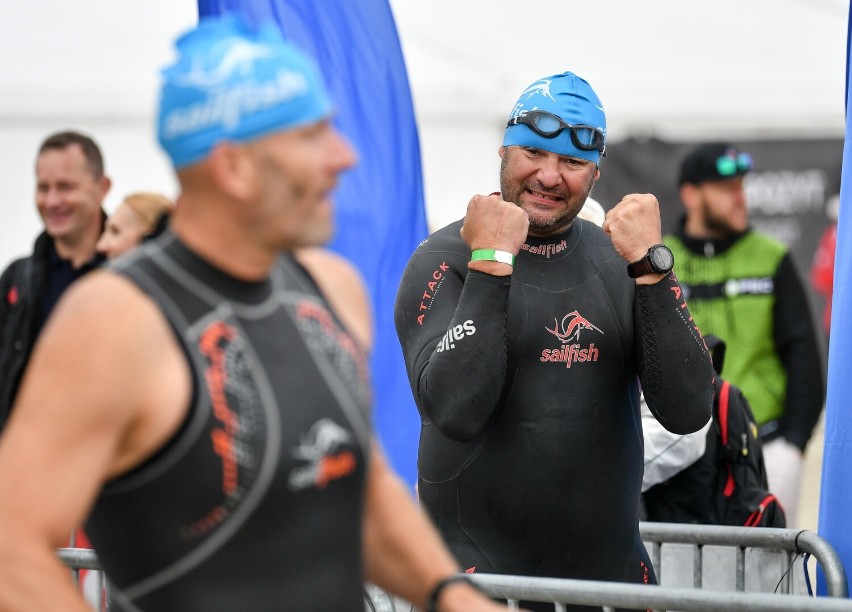 Tomasz Karolak od lat startuje w zawodach triathlonowych w...