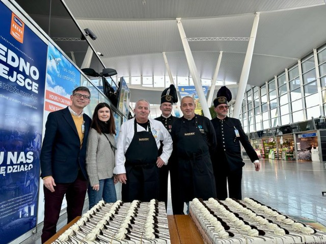 Basia i Barbórka z Wałbrzycha - promocja na lotnisku we Wrocławiu