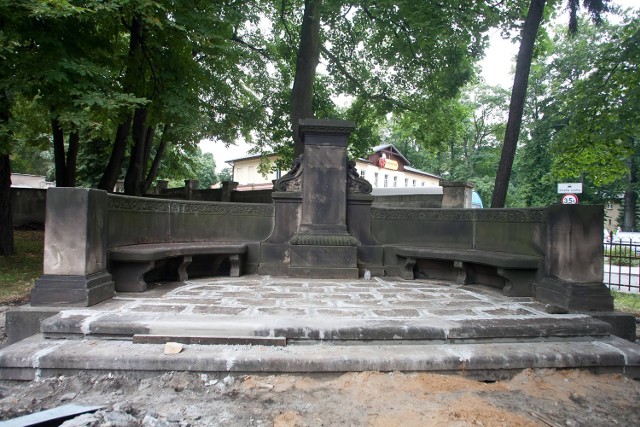 Pozostałości pomnika Paula Rittera przy ul. Moniuszki w Wałbrzychu
