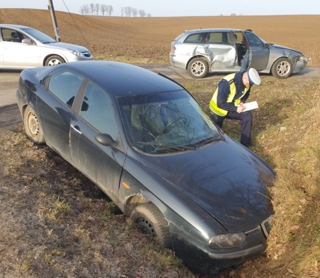 Sprawca kolizji został ukarany mandatem.